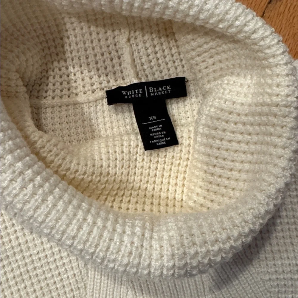 White House Black Market | Off White Sleeveless Turtleneck |Knit | size XS
